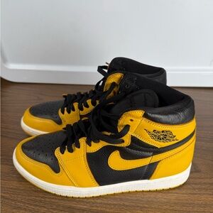 Air Jordans Mens size 9 Black and Yellow‎ High-Top Sneakers
